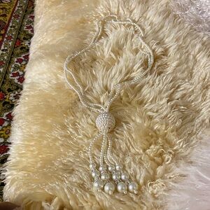 Elegant Pearl Necklace with Crystal Accents